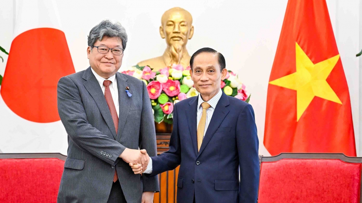 Bộ trưởng Ngoại giao Lê Hoài Trung tiếp Quyền Tổng Thư ký Đảng Dân chủ tự do Nhật Bản