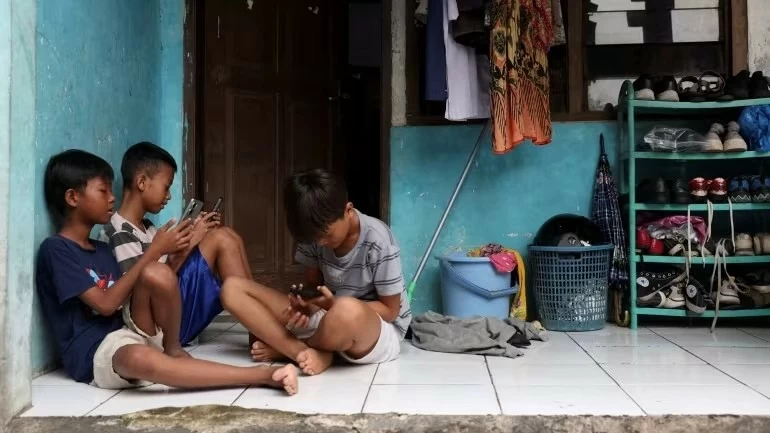 Indonesia trước bài toán cấm mạng xã hội Indonesia trước bài toán cấm mạng xã hội