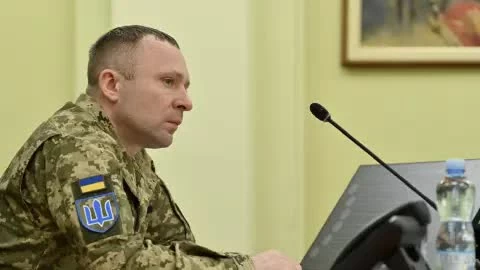 Trước áp lực từ người biểu tình, Tổng thống Ukraine thay tướng quân đội, Nga lập tức hành động Trước áp lực từ người biểu tình, Tổng thống Ukraine thay tướng quân đội, Nga lập tức hành động