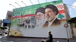 Tổng thống Iran hé lộ việc liên lạc với Lãnh tụ tối cao