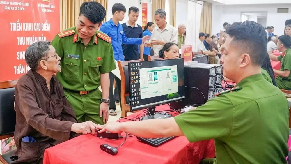Chiến dịch 500 ngày đêm: Hà Nội hoàn thành đợt cao điểm thu nhận mẫu ADN thân nhân liệt sĩ Chiến dịch 500 ngày đêm: Hà Nội hoàn thành đợt cao điểm thu nhận mẫu ADN thân nhân liệt sĩ