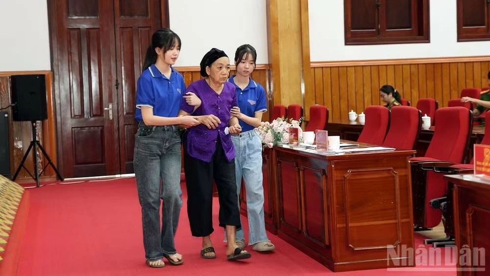 Công an Tuyên Quang mở đợt cao điểm thu nhận mẫu ADN thân nhân liệt sĩ