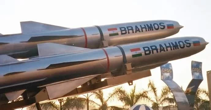 Từ tên lửa BrahMos đến cánh cửa rộng mở của ngành công nghiệp quốc phòng Ấn Độ