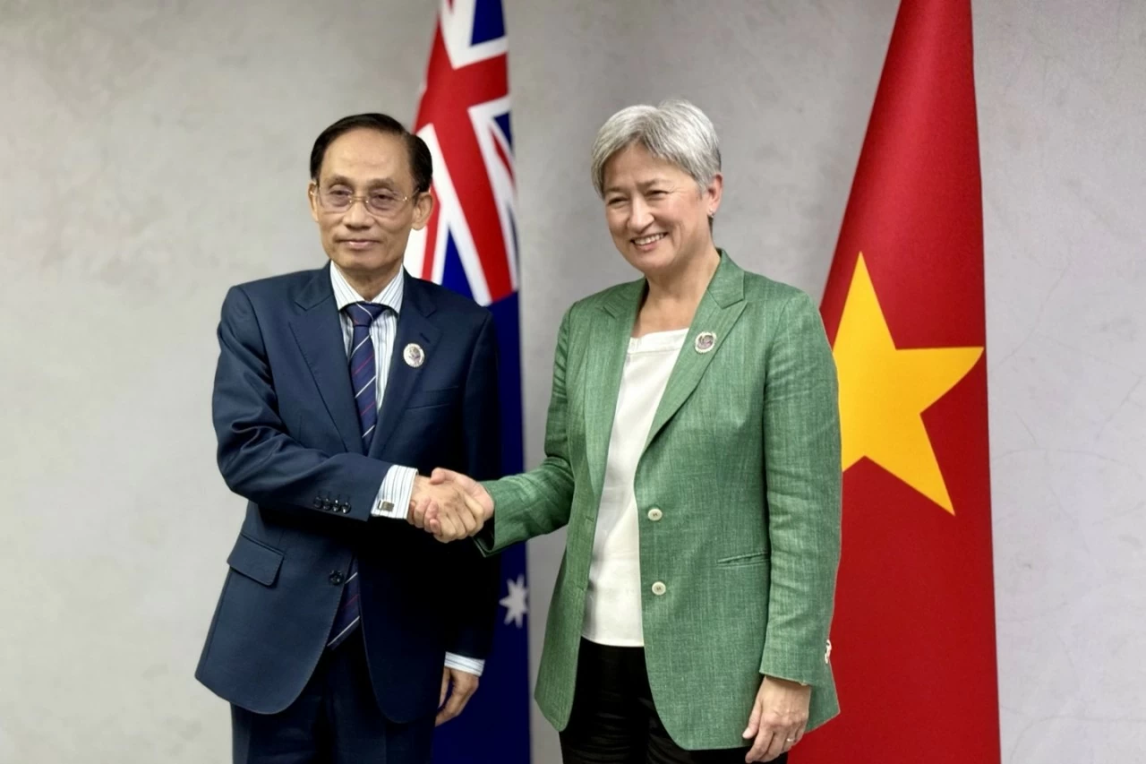 Bộ trưởng Ngoại giao Lê Hoài Trung gặp Bộ trưởng Ngoại giao Australia Penny Wong Bộ trưởng Ngoại giao Lê Hoài Trung gặp Bộ trưởng Ngoại giao Australia Penny Wong