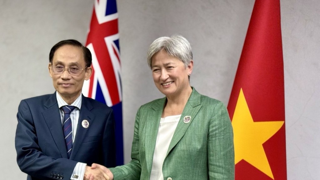 Hội nghị AMM 59: Bộ trưởng Ngoại giao Lê Hoài Trung gặp Bộ trưởng Ngoại giao Australia Penny Wong