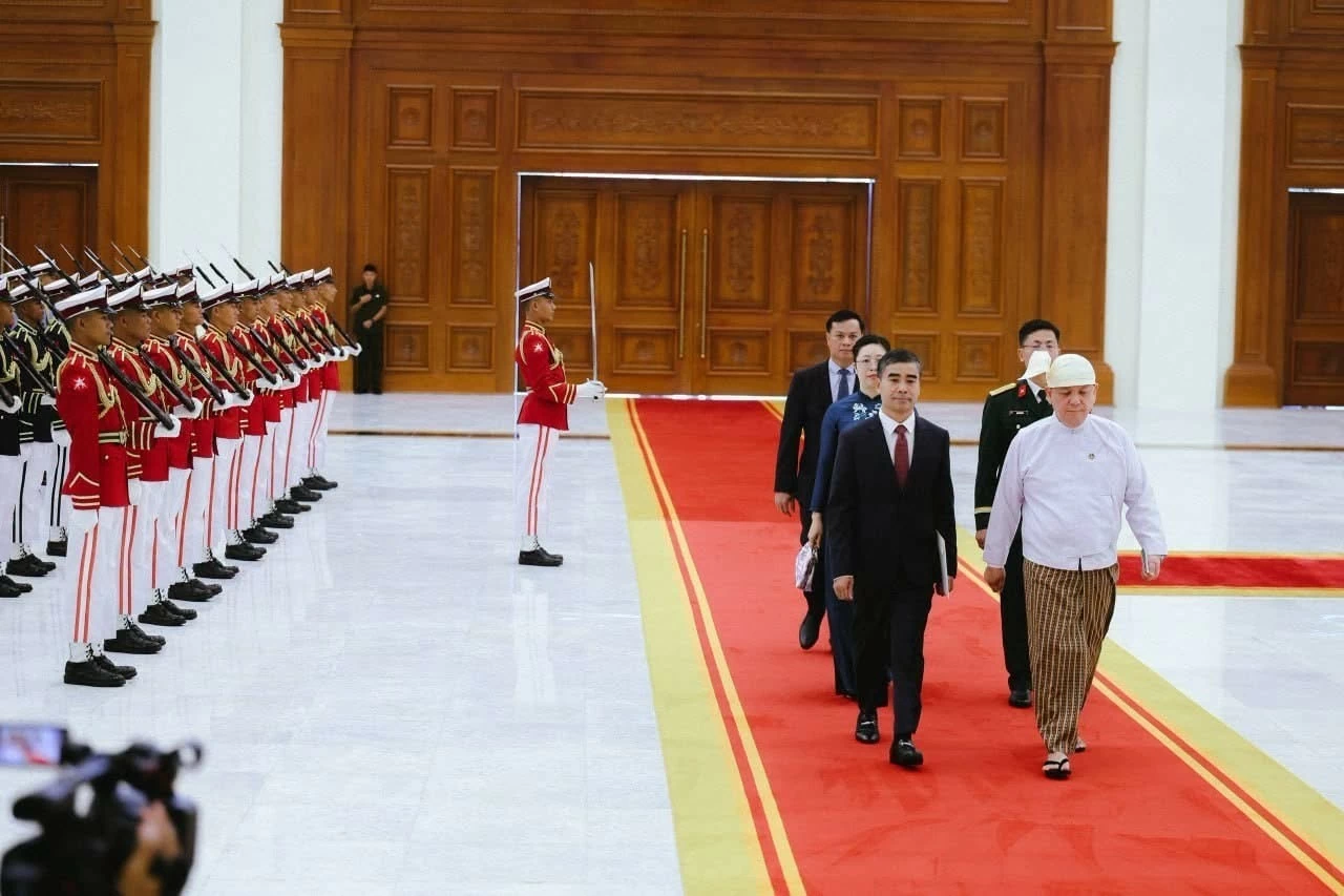 Đại sứ Nguyễn Anh Đức trình Quốc thư lên Tổng thống Myanmar