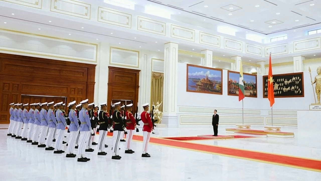 Đại sứ Nguyễn Anh Đức trình Quốc thư lên Tổng thống Myanmar