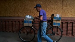 Thực phẩm được vận chuyển như thế nào trong vùng tiền tuyến ở Ukraine?
