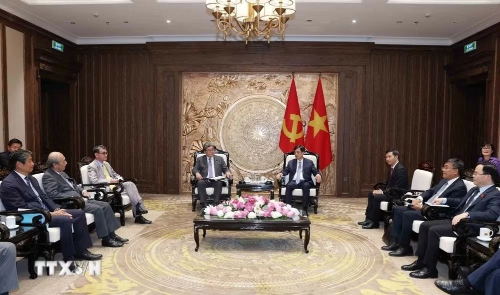 Ủy viên Bộ Chính tri, Trưởng Ban Tổ chức Trung ương Nguyễn Duy Ngọc tiếp Quyền Tổng thư ký Đản Dân chủ Tự do Nhật Bản