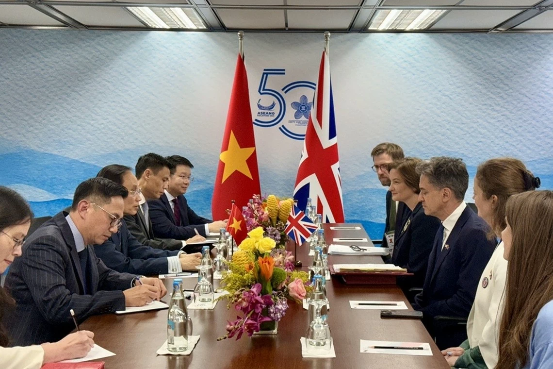Bộ trưởng Ngoại giao Lê Hoài Trung đồng chủ trì Hội nghị Bộ trưởng Ngoại giao ASEAN-Anh và gặp Bộ trưởng Ngoại giao Vương quốc Anh Ed Miliband Bộ trưởng Ngoại giao Lê Hoài Trung đồng chủ trì Hội nghị Bộ trưởng Ngoại giao ASEAN-Anh và gặp Bộ trưởng Ngoại giao Vương quốc Anh Ed Miliband