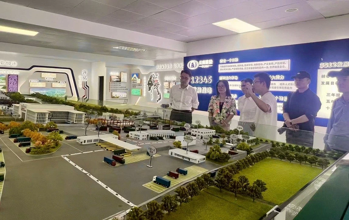 Tổng Lãnh sự Việt Nam tại Côn Minh Nghiêm Việt Chung khảo sát khu vực biên giới và tham dự Hội nghị xúc tiến đầu tư tỉnh Lào Cai năm 2026