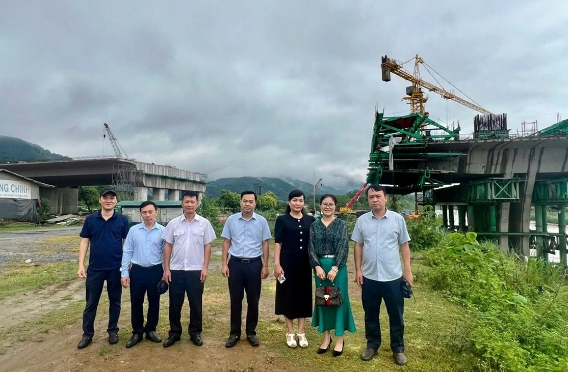 Tổng Lãnh sự Việt Nam tại Côn Minh Nghiêm Việt Chung khảo sát khu vực biên giới và tham dự Hội nghị xúc tiến đầu tư tỉnh Lào Cai năm 2026