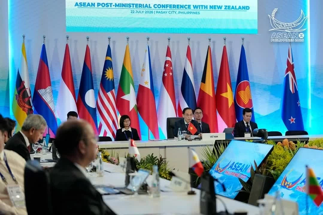 Chủ động cầm lái đưa ‘con tàu’ ASEAN vượt sóng