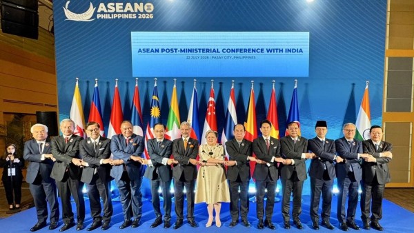 Chủ động cầm lái đưa ‘con tàu’ ASEAN vượt sóng