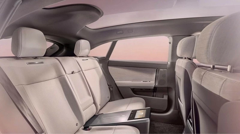 Dù chưa công bố kích thước chi tiết, Range Rover cho biết GT sẽ sở hữu hàng ghế sau rộng rãi. Dù chưa công bố kích thước chi tiết, Range Rover cho biết GT sẽ sở hữu hàng ghế sau rộng rãi.