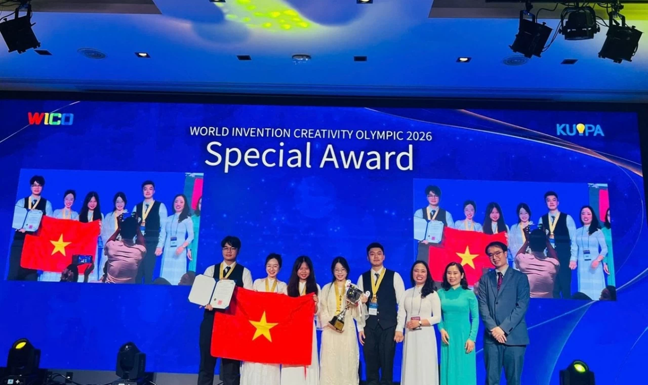 Đoàn học sinh, sinh viên Việt Nam tham dự Cuộc thi Khoa học quốc tế WICO lần thứ 15 đến thăm Tổng Lãnh sự quán Việt Nam tại Busa (Hàn Quốc)