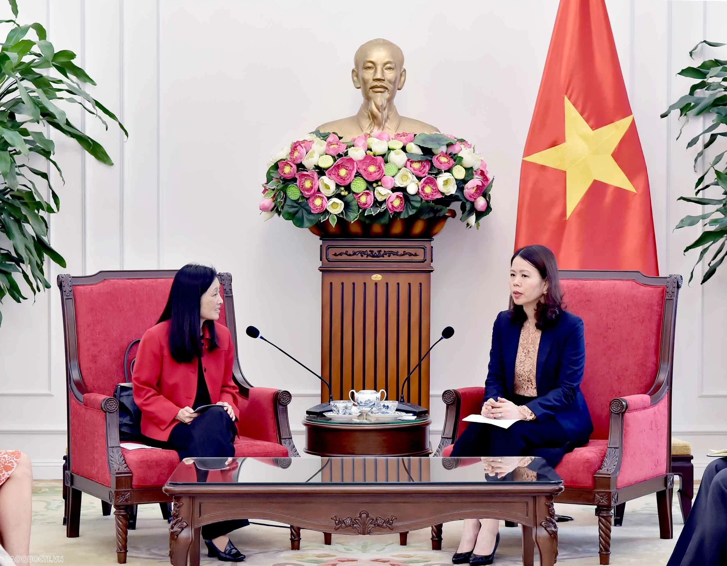 Thứ trưởng Ngoại giao Nguyễn Minh Hằng tiếp Đại sứ Hoa Kỳ tại Việt Nam Thứ trưởng Ngoại giao Nguyễn Minh Hằng tiếp Đại sứ Hoa Kỳ tại Việt Nam