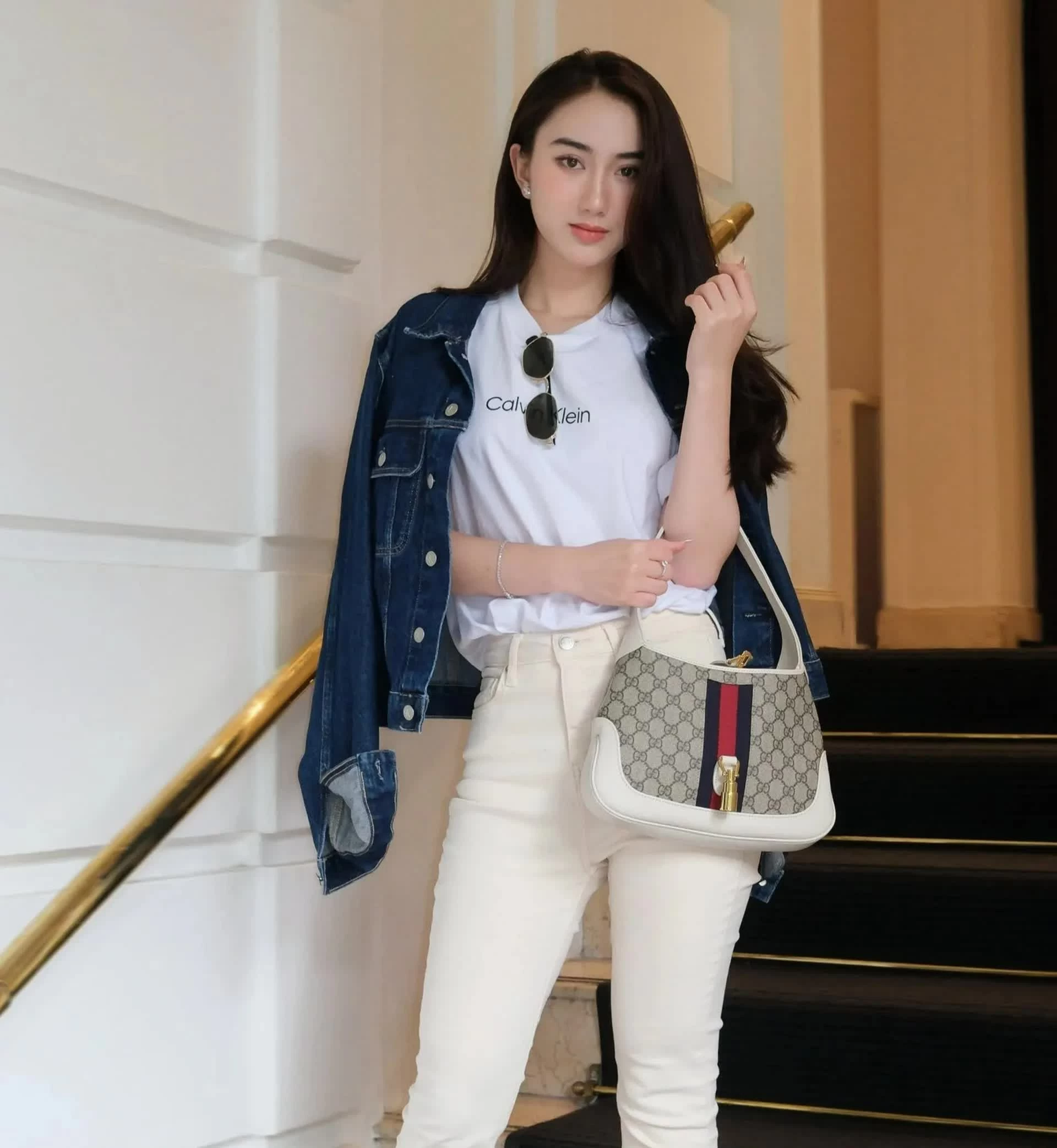 Vẻ gợi cảm của diễn viên bị ghét nhất phim Dưới ô cửa sáng đèn