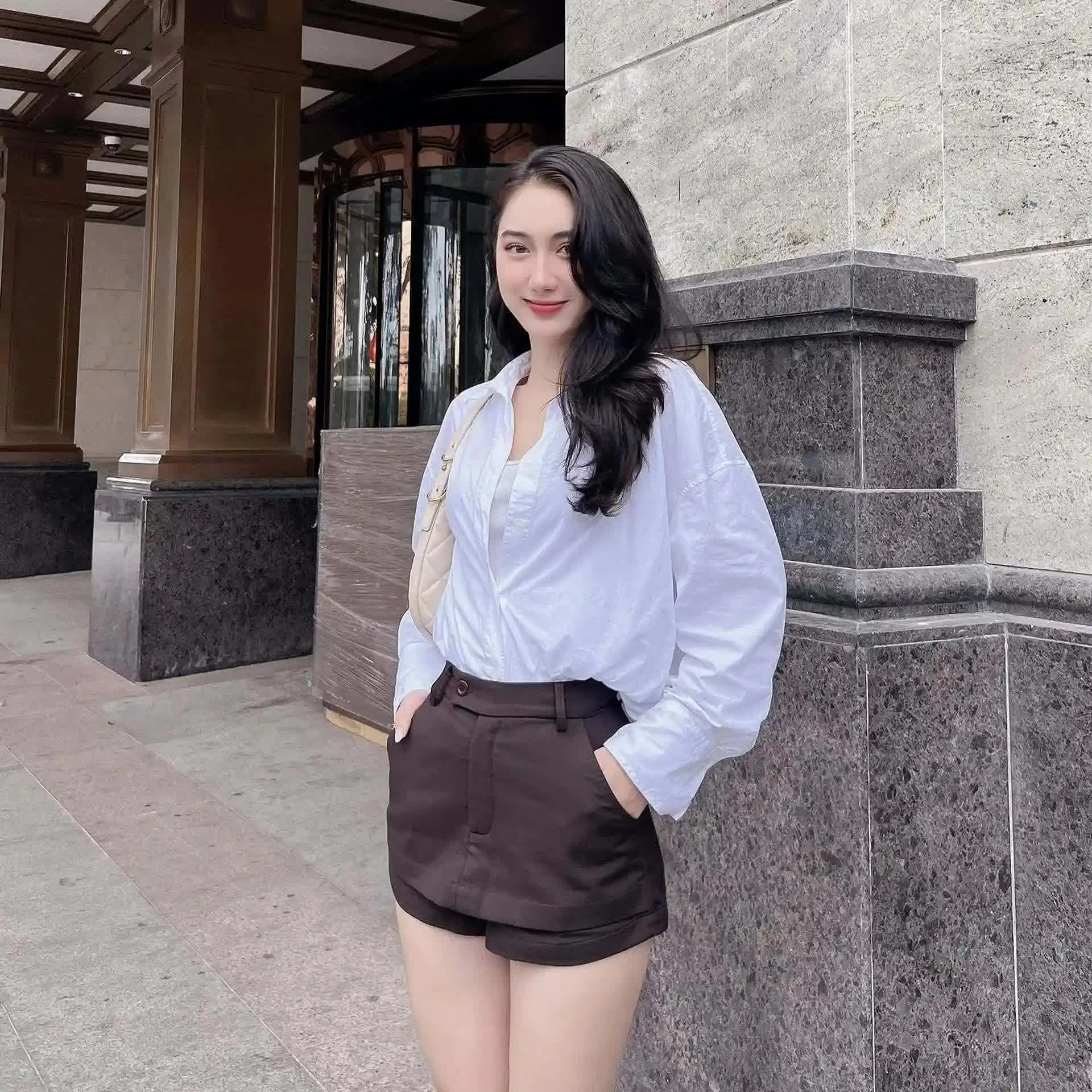 Vẻ gợi cảm của diễn viên bị ghét nhất phim Dưới ô cửa sáng đèn