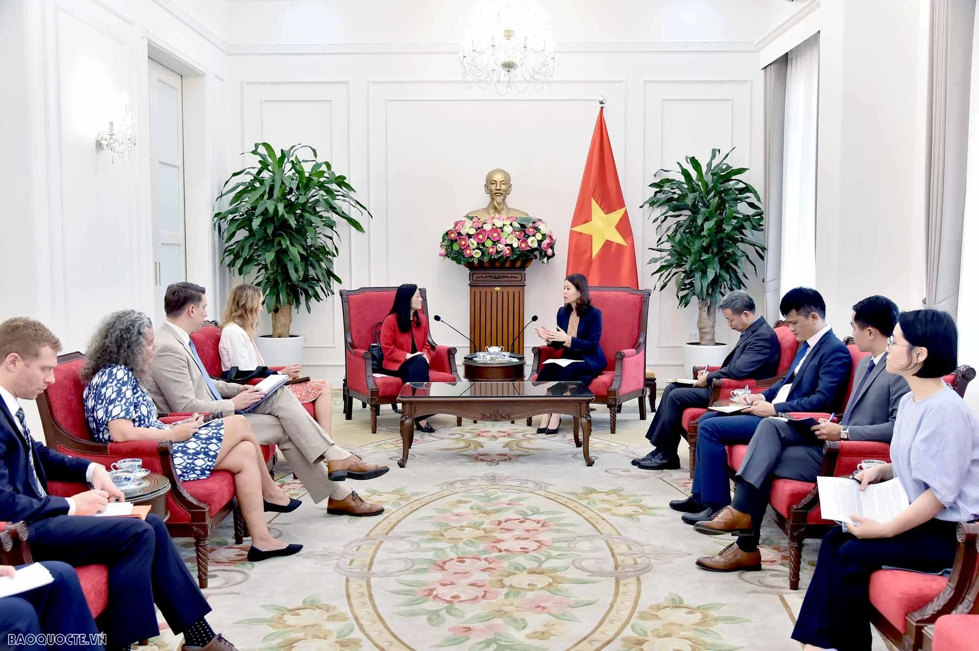 Thứ trưởng Ngoại giao Nguyễn Minh Hằng tiếp Đại sứ Hoa Kỳ tại Việt Nam Thứ trưởng Ngoại giao Nguyễn Minh Hằng tiếp Đại sứ Hoa Kỳ tại Việt Nam