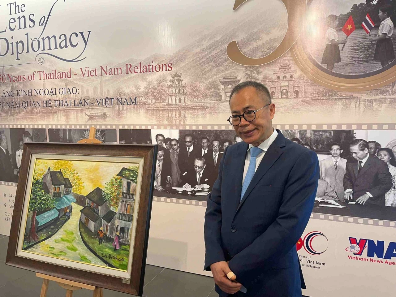 TS. Phan Chí Thành, nguyên Đại sứ đặc mệnh toàn quyền Việt Nam tại Thái Lan, cho rằng giao lưu nhân dân chính là Lưu dấu nửa thế kỷ tình hữu nghị Việt Nam-Thái Lan qua ‘Lăng kính Ngoại giao’