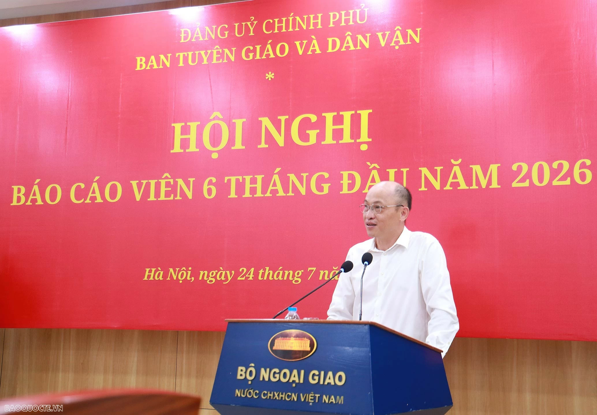 Đồng chí Nguyễn Xuân Ánh, Ủy viên Ban Thường vụ, thực hiện nhiệm vụ Phó Bí thư chuyên trách Đảng ủy Bộ Ngoại giao báo cáo nhanh tại Hội nghị. (Ảnh: Thành Long) Đồng chí Nguyễn Xuân Ánh, Ủy viên Ban Thường vụ, thực hiện nhiệm vụ Phó Bí thư chuyên trách Đảng ủy Bộ Ngoại giao báo cáo nhanh tại Hội nghị. (Ảnh: Thành Long)