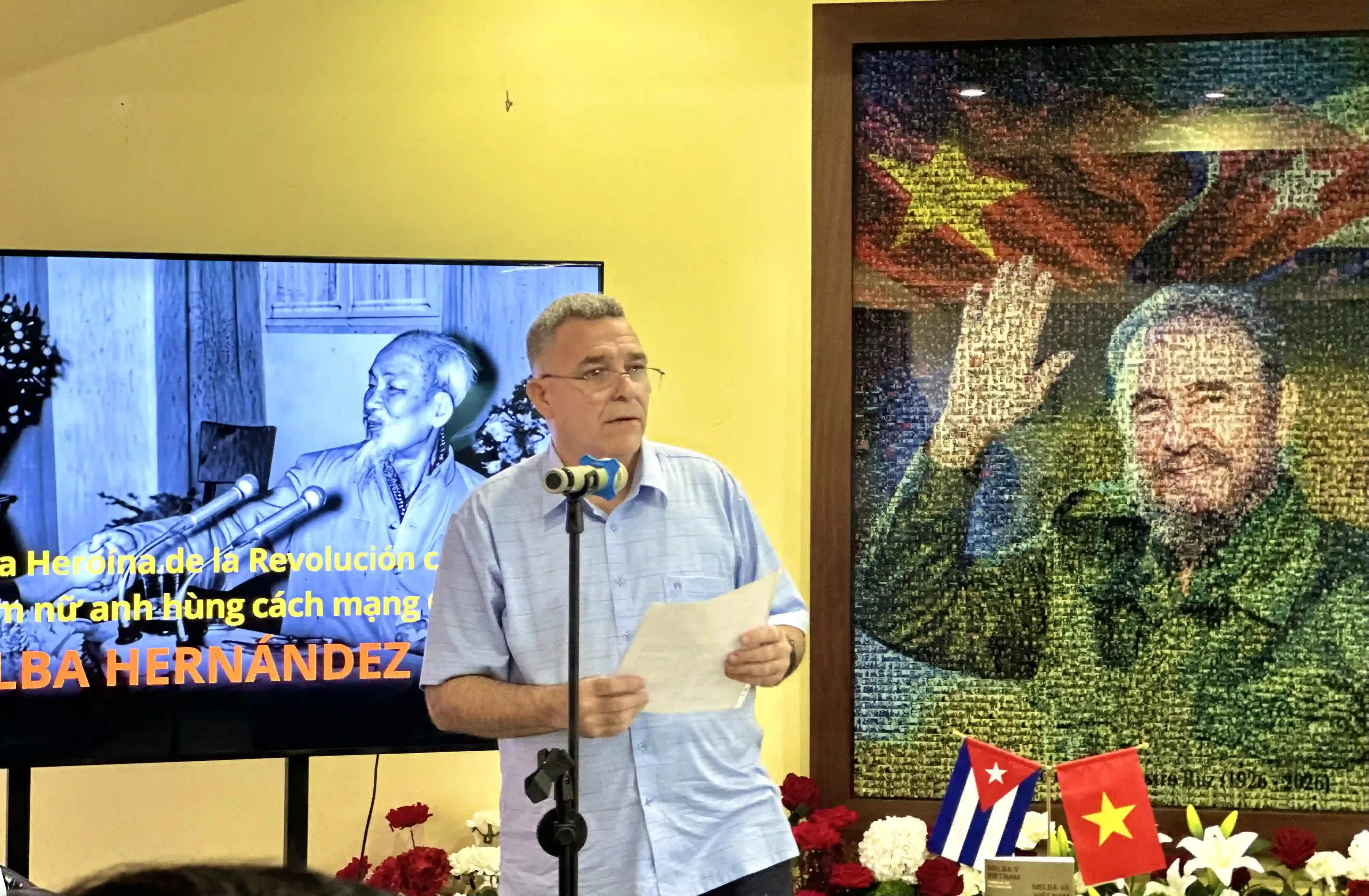 Ông Manuel Enrique Montané, cháu trai nữ anh hùng cách mạng Cuba Melba Hernández, tham dự lễ kỷ niệm 105 năm ngày sinh của bà tại Hà Nội. (Ảnh: Trung Anh) Ông Manuel Enrique Montané, cháu trai nữ anh hùng cách mạng Cuba Melba Hernández, tham dự lễ kỷ niệm 105 năm ngày sinh của bà tại Hà Nội. (Ảnh: Trung Anh)