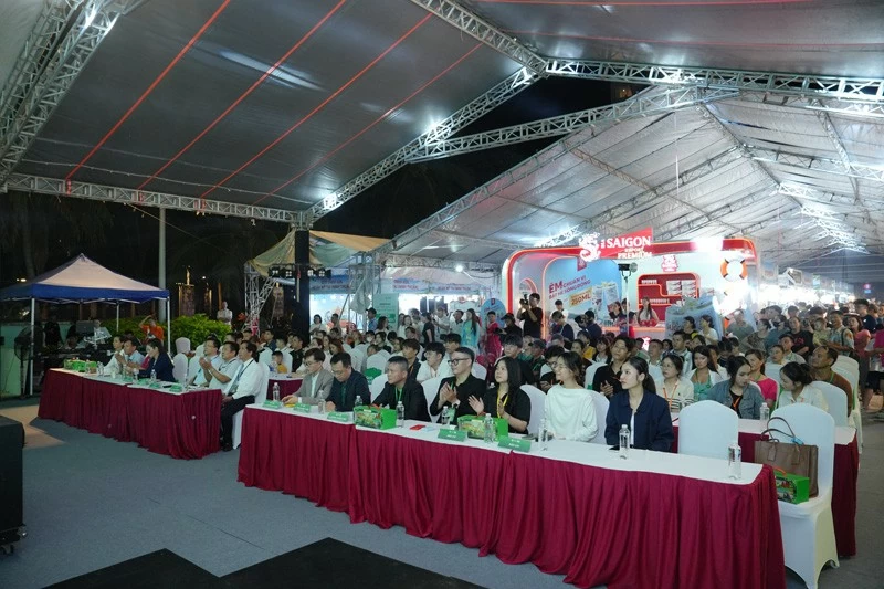Festival Biển Khánh Hòa góp phần lan tỏa giá trị văn hóa, du lịch và gắn kết cộng đồng Festival Biển Khánh Hòa góp phần lan tỏa giá trị văn hóa, du lịch và gắn kết cộng đồng