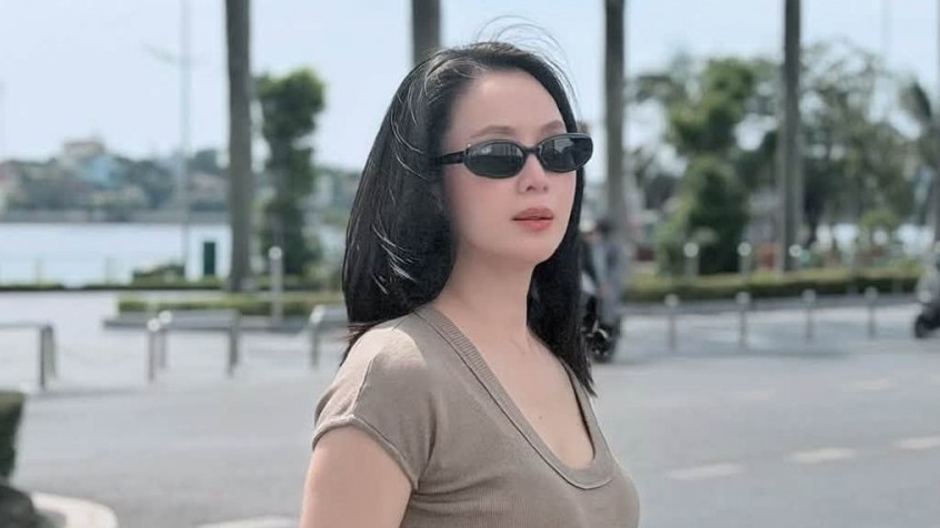 Sao Việt: Hồng Diễm ngọt ngào xuống phố, Nhã Phương đăng ảnh gợi cảm