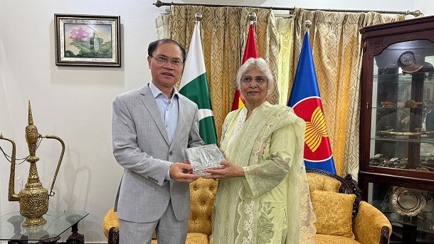 Đại sứ quán Việt Nam tại Pakistan thúc đẩy việc dịch và xuất bản tập thơ 'Nhật ký trong tù' của Chủ tịch Hồ Chí Minh sang tiếng Urdu