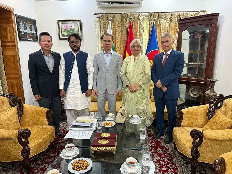 Đại sứ quán Việt Nam tại Pakistan thúc đẩy việc dịch và xuất bản tập thơ Nhật ký trong tù của Chủ tịch Hồ Chí Minh sang tiếng Urdu