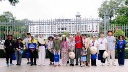 Đại diện các cơ quan lãnh sự nước ngoài trải nghiệm chiều sâu văn hóa, lịch sử của TP. Hồ Chí Minh qua từng bước chân