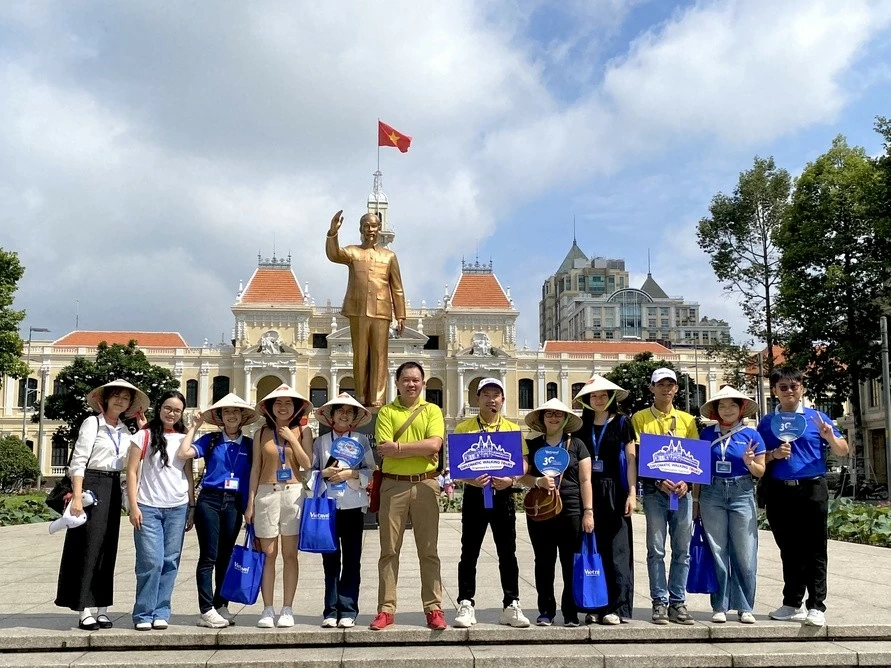 Đại diện các cơ quan lãnh sự nước ngoài trải nghiệm chiều sâu văn hóa, lịch sử của TP. Hồ Chí Minh qua từng bước chân