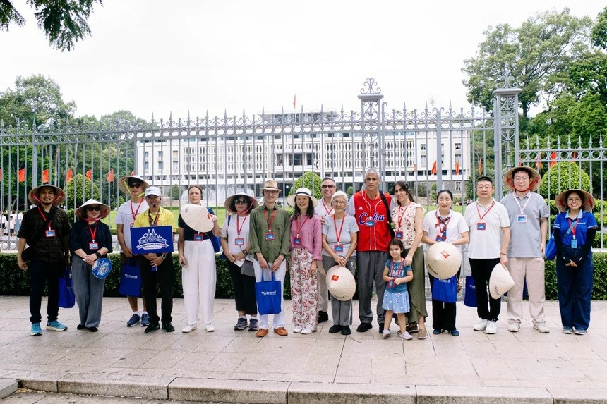 Đại diện các cơ quan lãnh sự nước ngoài trải nghiệm chiều sâu văn hóa, lịch sử của TP. Hồ Chí Minh qua từng bước chân