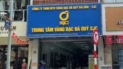 Tin thị trường tuần qua: Vàng lao dốc, sầu riêng mất giá, triệt phá đường dây giày Nike giả