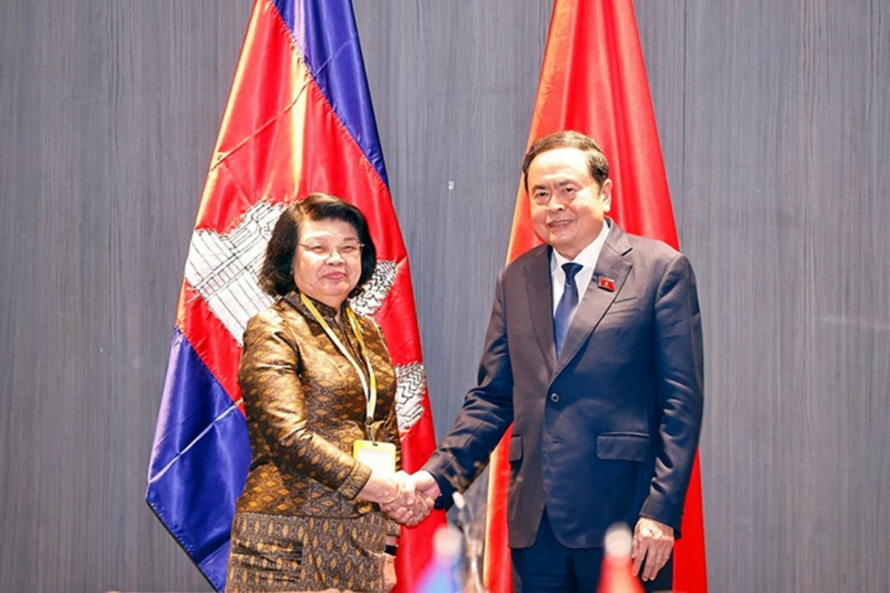 Chủ tịch Quốc hội Trần Thanh Mẫn gặp Chủ tịch Quốc hội Campuchia Khuon Sadary tại Thụy Sĩ nhân Hội nghị các Chủ tịch Quốc hội thế giới lần thứ 6. (Nguồn: Đại biểu Nhân dân)