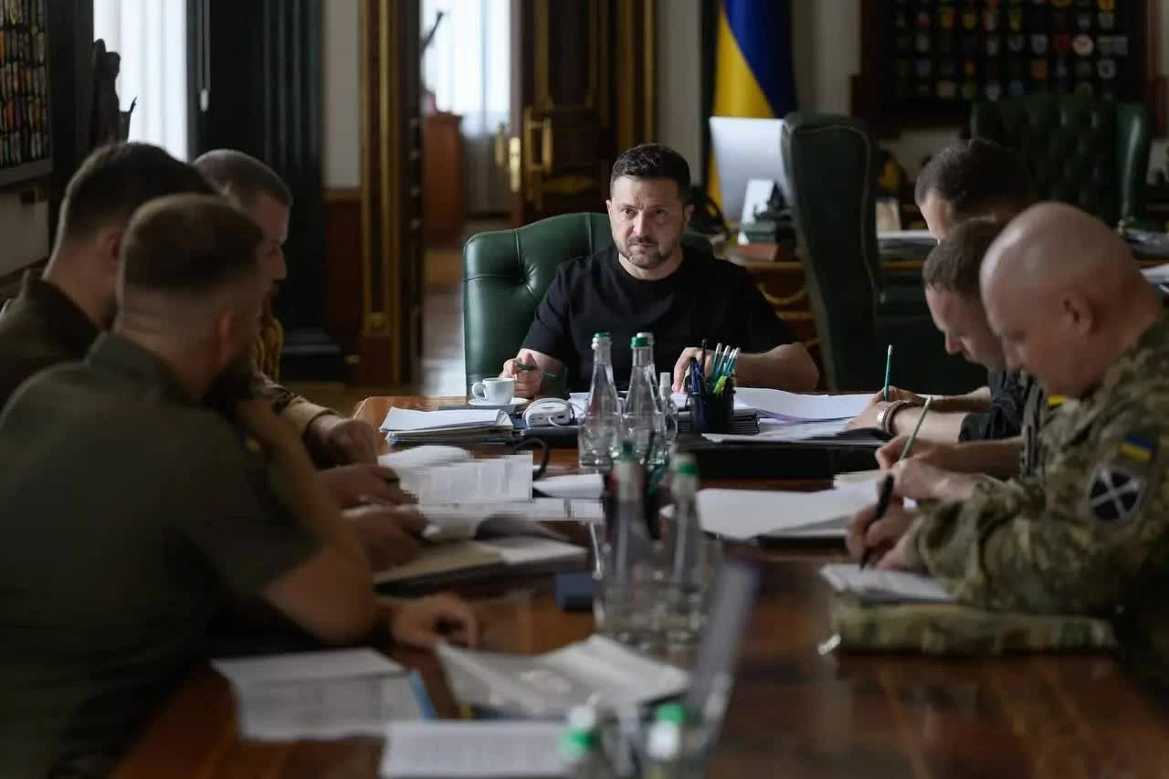 Tổng thống Ukraine Volodymyr Zelensky chủ trì cuộc họp với các lãnh đạo quân sự Ukraine ngày 26/7. (Nguồn: Telegram/Volodymyr Zelensky) Tổng thống Ukraine Volodymyr Zelensky chủ trì cuộc họp với các lãnh đạo quân sự Ukraine ngày 26/7. (Nguồn: Telegram/Volodymyr Zelensky)