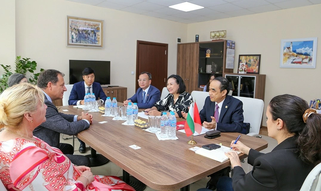 Việt Nam-Bulgaria mở rộng hợp tác trong đào tạo, nghiên cứu y khoa và dược phẩm
