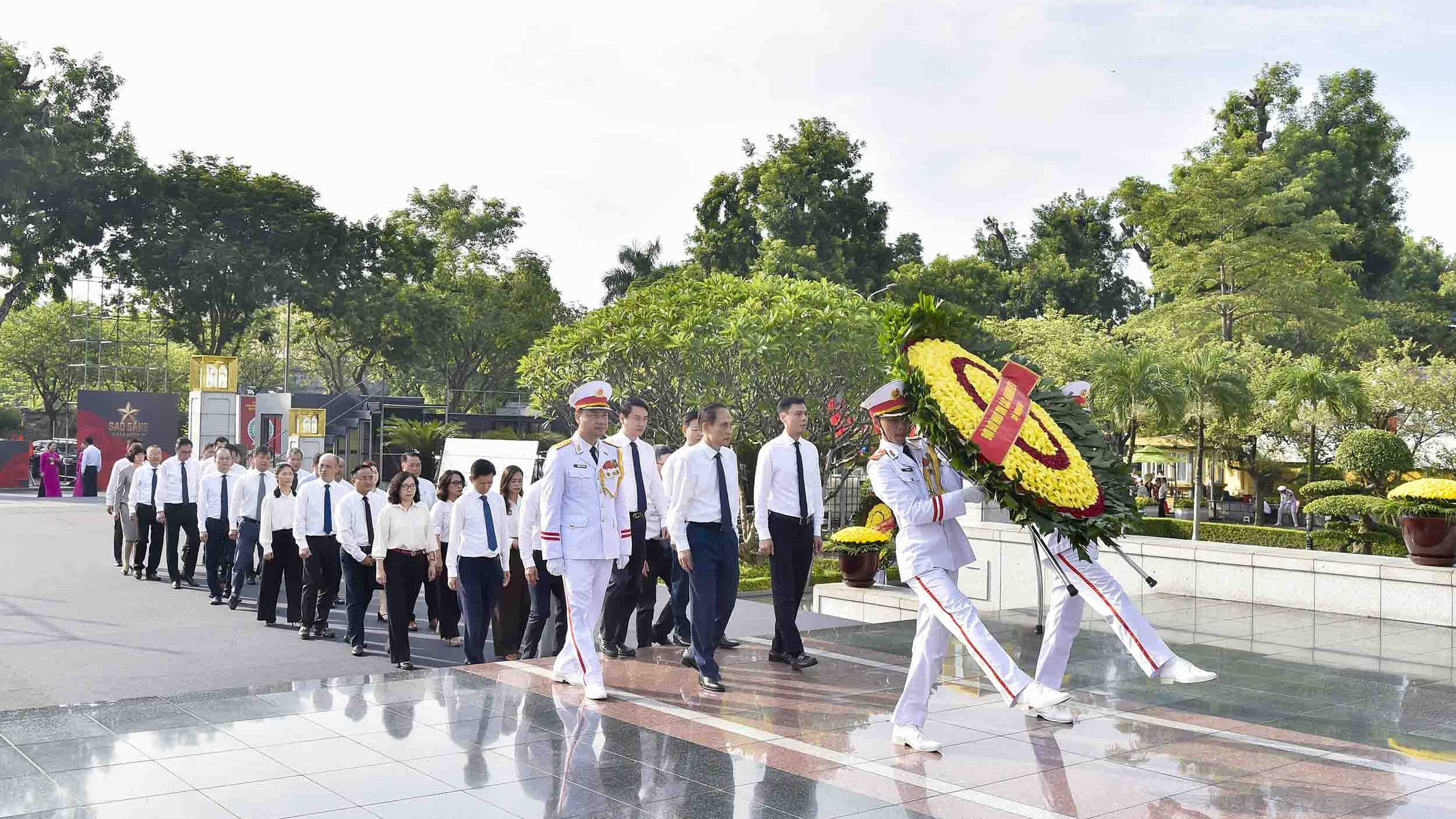 Bộ Ngoại giao dâng hương tưởng niệm các Anh hùng liệt sĩ