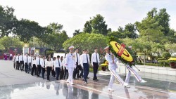 Bộ Ngoại giao dâng hương tưởng niệm các Anh hùng liệt sĩ