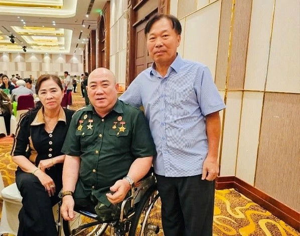 Từ cuộc gặp của những người lính đến khúc tri ân 'Thắp lên Việt Nam'