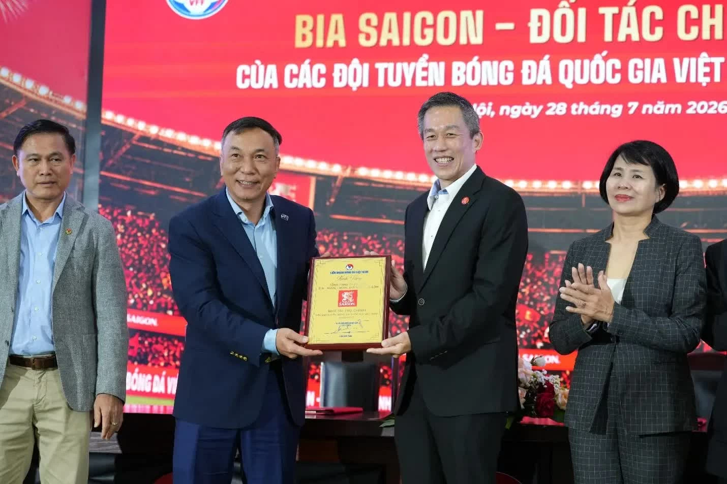 Việc VFF và Bia Saigon tiếp tục hợp tác trong giai đoạn 2026 - 2029 là minh chứng cho sự tin tưởng và gắn kết giữa hai bên sau nhiều năm đồng hành. (Nguồn: BTC)