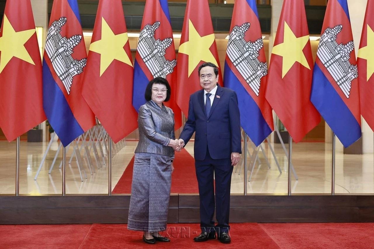 Chủ tịch Quốc hội Trần Thanh Mẫn đón Chủ tịch Quốc hội Campuchia Samdech Khuon Sudary thăm chính thức Việt Nam. (Nguồn: TTXVN)