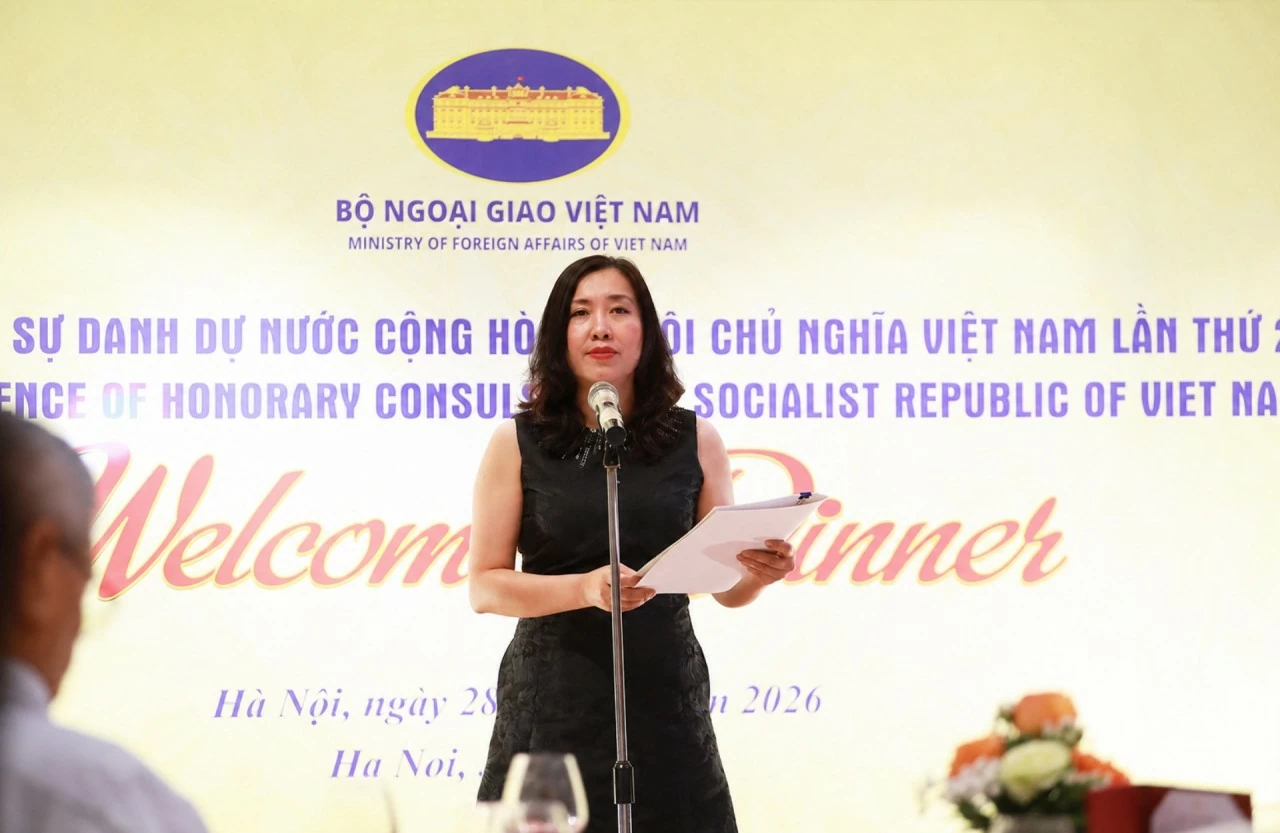 Thứ trưởng Ngoại giao Lê Thị Thu Hằng phát biểu chào mừng các Lãnh sự danh dự 