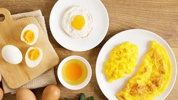 Người cao tuổi cần lưu ý điều gì khi ăn trứng?