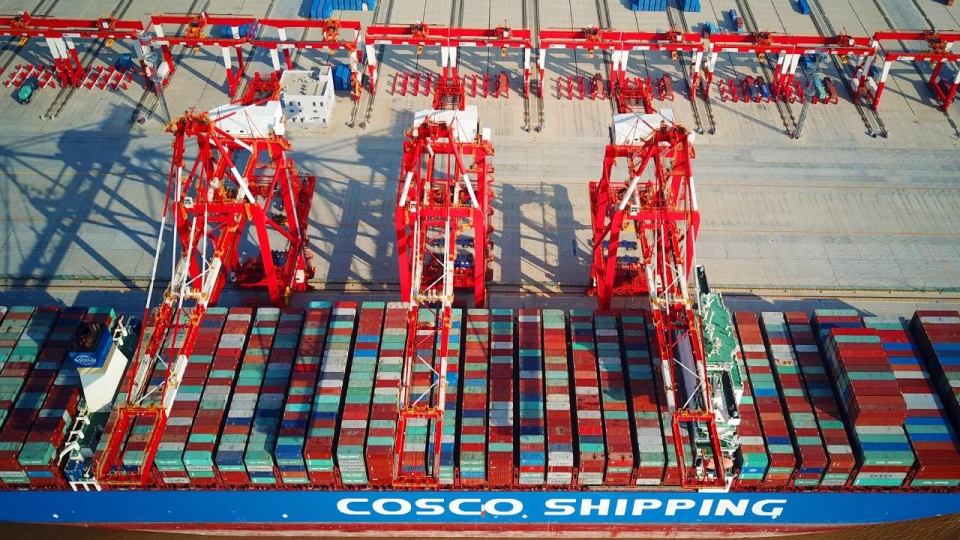 cang thang thuong mai trung my leo thang