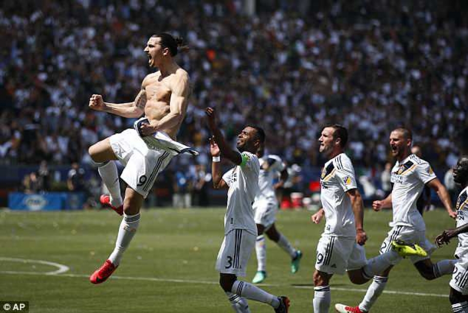ibrahimovic toa sang ruc ro ngay ra mat la galaxy nguoc dong kho tin
