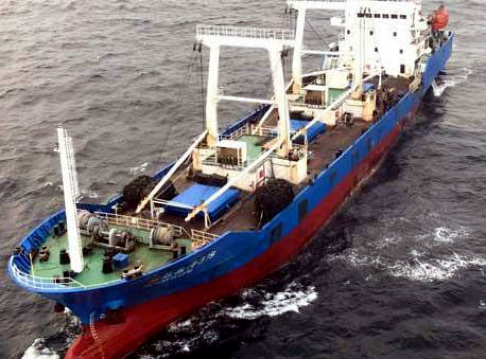 ecuador bat giu tau ca trung quoc cho dong vat bien quy hiem