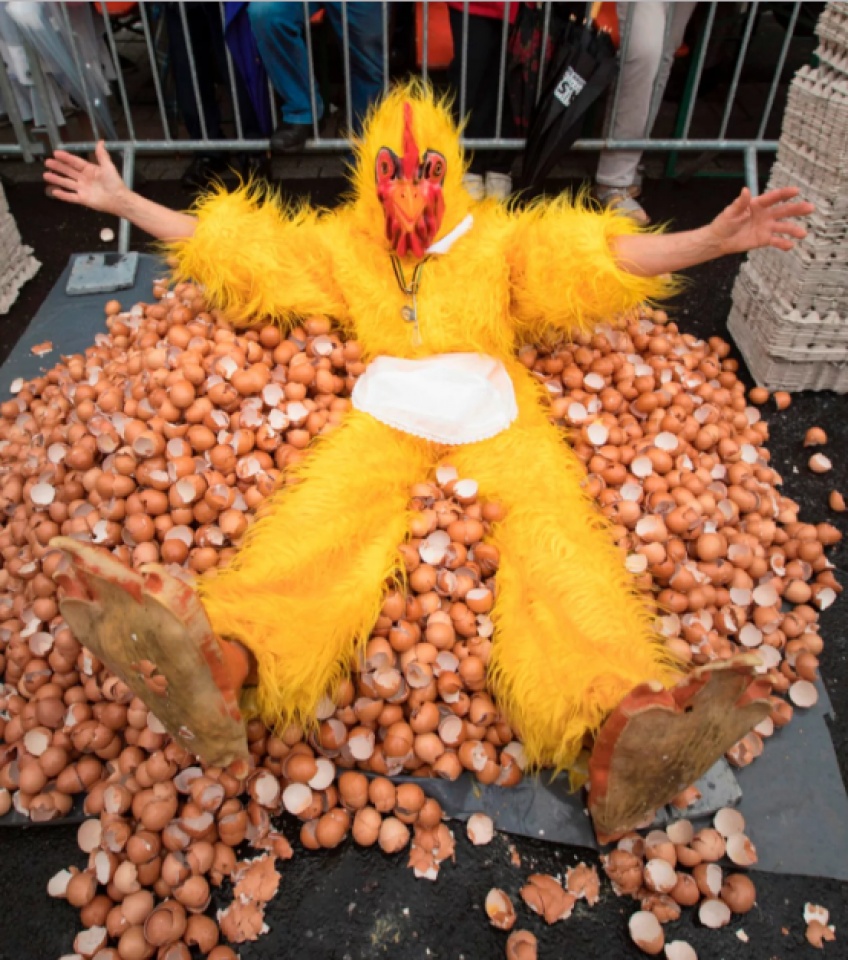 Lễ hội trứng tại Bỉ hút khách bất chấp bê bối trứng "bẩn" le hoi trung tai bi hut khach bat chap be boi trung ban