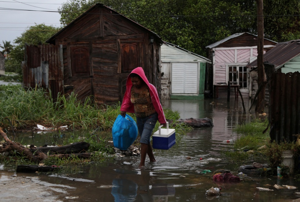 can canh nhung hau qua dau tien cua sieu bao irma